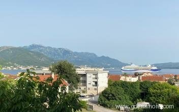 Apartman sa pogledom na more i planinu, Privatunterkunft im Ort Bijela, Montenegro